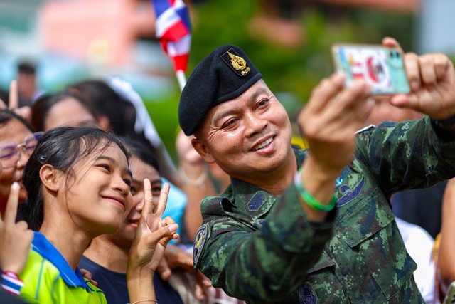 (ศรีสะเกษ) แม่ทัพภาคที่ 2 บรรยายพิเศษ เรื่อง “พลังแห่งความสามัคคี ความรักชาติที่รวมใจคนไทยเป็นหนึ่ง” อำเภอขุนหาญ