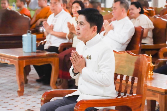 นครนายก – จังหวัดนครนายกร่วมกับวัดคีรีวัน จัดโครงการเข้าวัดปฏิบัติธรรมวันธรรมสวนะ ศรัทธาอิ่มบุญอุดหนุนชุมชน ทำบุญตักบาตร ยลวิถีลาวเวียง