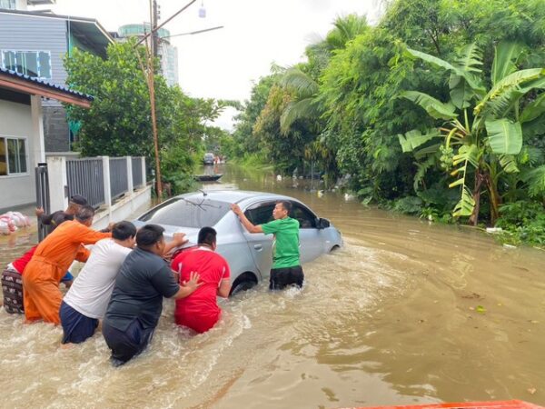 มุกดาหาร​ 🌧️ #พายุดีเปรสชันถล่มมุกดาหาร ฝนตกหนักต่อเนื่อง น้ำท่วมหลายจุด เขตเทศบาลอ่วม! – ระดับน้ำสูงถึงเอว🚤