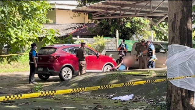 มุกดาหาร​ -​ เศร้า…ปลัดอำเภอยิงตัวตาย​นั่งเสียชีวิตบนเก้าอี้บริเวณลานจอดรถหลังที่ว่าการอำเภอหว้านใหญ่ พบจดหมายสั่งเสีย 3 ฉบับ คาดปัญหาความเครียดส่วนตัว