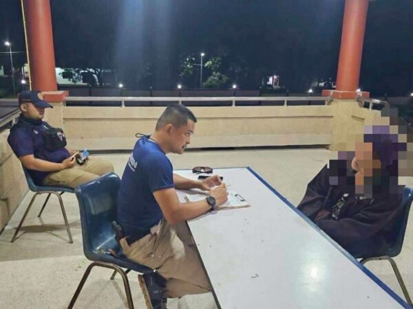 มุกดาหาร​ -ดงหลวงสะเทือน! ฝ่ายปกครองจับข้าราชการท้องถิ่นพร้อมเมียเสพยาบ้า