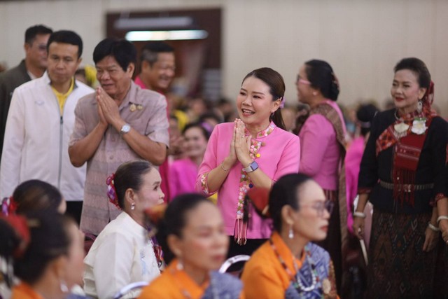 กาฬสินธุ์ประกวดเต้นประกอบเพลงพื้นบ้านอีสานพัฒนาคุณภาพชีวิตผู้สูงอายุ