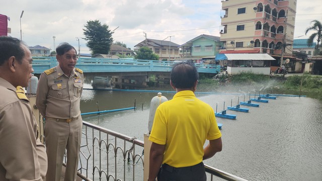 ปทุมธานี น้ำทะเลหนุนนายกแจ็ส อบจ.เร่งติดตั่งเครื่องสูบน้ำป้องกันน้ำท่วม พร้อมทั้ง ทดลองระบบปรับสภาพน้ำเน่าเสีย