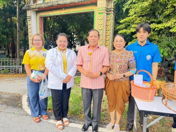 ปทุมธานี ทำบุญตักบาตรประเพณี”สารทไทย และ สารทมอญ”มีประชาชนร่วมทำบุญกันอย่างคึกคัก