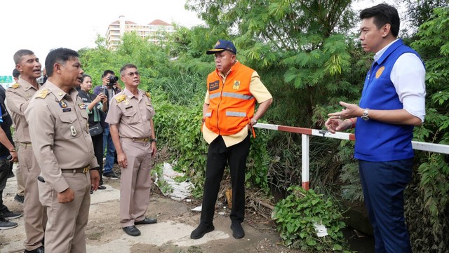 ผวจ.ชลบุรี ลงพื้นที่ตรวจสอบน้ำท่วมเมืองพัทยา พร้อมมอบแนวทางแก้ไขระยะยาว