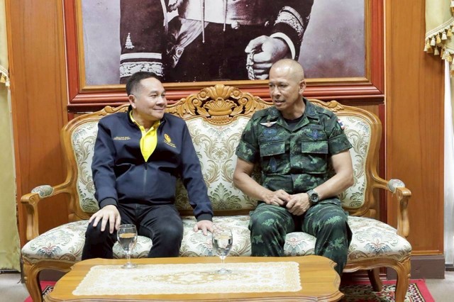 กมธ.การทหาร ลงพื้นที่ติดตามตรวจสอบปัญหาเกี่ยวกับภารกิจการทหารและงานความมั่นคงแบบองค์รวม ณ มณฑลทหารบกที่ ๔๔ ค่ายเขตอุดมศักดิ์ ตำบลวังใหม่ อำเภอเมืองชุมพร จังหวัดชุมพร