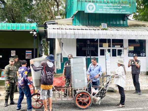 ตราด-ชาวกัมพูชา ซื้อสินค้าไทยกักตุนผ่านด่านชายแดนบ้านหาดเล็ก