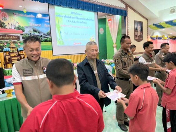 ลพบุรี จัดพิธีปิดและมอบประกาศนียบัตรโครงการ D.A.R.E. โรงเรียนโคกสำโรง