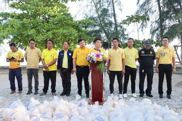 สงขลา-อบจ.สงขลาเดินหน้านโยบายสิ่งแวดล้อม “สุพิศ” นำทีมปล่อยพันธุ์กุ้ง–ปลาทะเลกว่า 2.7 แสนตัว ฟื้นฟูระบบนิเวศชายฝั่ง