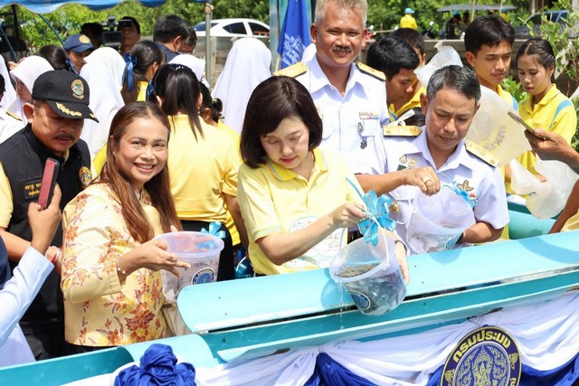 สตูลจัดกิจกรรมวันประมงแห่งชาติ ปล่อยพันธุ์สัตว์น้ำกว่า 5 แสนตัว สร้างความอุดมสมบูรณ์ให้แหล่งน้ำ