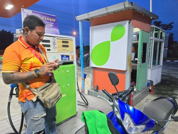 บุรีรัมย์ -วัยรุ่นหน้าบากซิ่งกระบะเติมน้ำมันสองพันแล้วซิ่งหนี เด็กปั๊มโอด