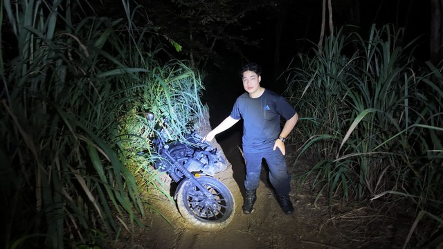 ชลบุรี-GPS เกือบพาไปตาย หนุ่มนักกายภาพบำบัดขี่รถจยย. เข้าป่าหวังถ่ายรูปวิวน้ำตก จีพีเอส พาหลงเข้าป่าสุดโหดรถล้มกลางเนินเขาไปต่อไม่ไหว ต้องเดินเท้ากว่า 2 กม. ออกมาขอความช่วยเหลือ