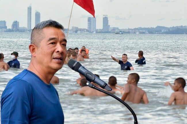 “ทหารเรือทำงานเป็นทีม จะไม่มีน้องทหารคนไหนว่ายน้ำไปคนเดียว” ศูนย์ฝึกทหารใหม่ กรมยุทธศึกษาทหารเรือ จัดกิจกรรมว่ายน้ำในทะเลเพื่อความคุ้นเคยให้กับทหารใหม่ ผลัด 2/68