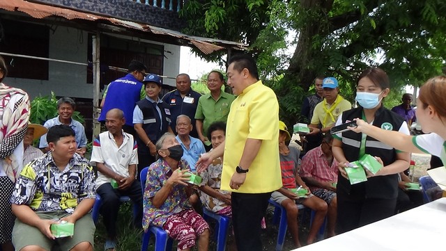 อ่างทอง พ่อเมืองลงพื้นที่น้ำท่วมหลังเจ้าพระยาระบาย 1,500 ม./วินาทีส่งผลให้น้ำท่วมขัง 3 ตำบล 278 ครัวเรือน