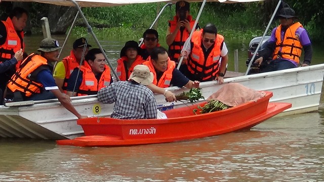 อ่างทอง-นายกหนูร่วมอวยพรวันเกิด ว่าที่ รมต.สำนักนายก พร้อมตรวจสภาพน้ำท่วม