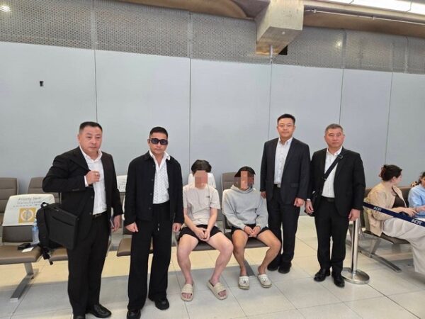 จเรตำรวจแห่งชาติพร้อมรองผู้บัญชาการตำรวจท่องเที่ยว ผลักดันส่งตัวผู้ต้องหาสัญชาติเกาหลีรับโทษประเทศต้นทาง หลังตำรวจท่องเที่ยวทลายเครือข่ายคอลเซ็นเตอร์ข้ามชาติ