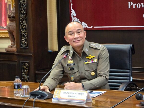 เชียงใหม่-รองผบ.ตร.ร่วมแถลงผลจับกุมผู้ต้องหา เหตุทำร้ายร่างกายโดยใช้อาวุธมีดฟันได้รับบาดเจ็บ