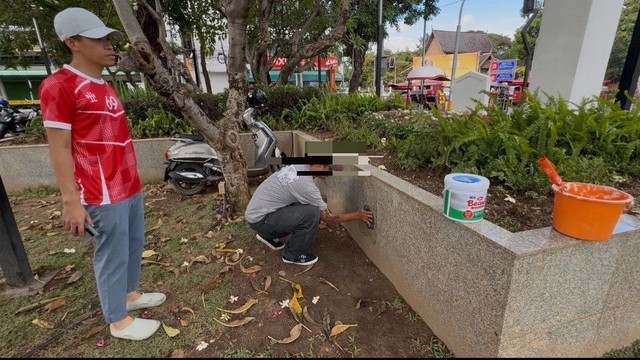 เชียงใหม่-จับแล้ว!!! สภ.เมืองเชียงใหม่ ติดตามตามวัยรุ่นพ่นสีสเปรย์ ลานอนุสาวรีย์สามกษัตริย์ ดำเนินคดีตามกฎหมาย และให้ผู้ก่อเหตุทาสีปรับสภาพดังเดิม