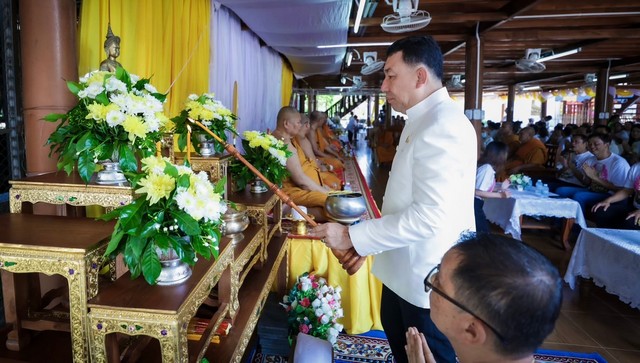 เพชรบูรณ์ คึกคัก! กวนกระยาสารทรับวันสารทไทย “ดร.เสกสรร” นำทีมสืบสานประเพณีก่อนอุ้มพระดำน้ำ