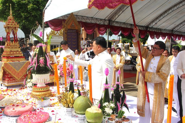 เพชรบูรณ์-“ผู้ว่าฯศรัณยู” นำพิธีบวงสรวงสิ่งศักดิ์สิทธิ์-เสี่ยงทายทิศ “อุ้มพระดำน้ำ 68” สุดเข้มขลัง หวังน้ำดี-เมืองอุดมสมบูรณ์