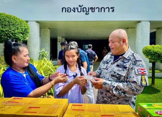 หมู่เรือลาดตระเวนชายแดน ทัพเรือภาคที่ 1 รับมอบสิ่งของสนับสนุนจากประชาชน