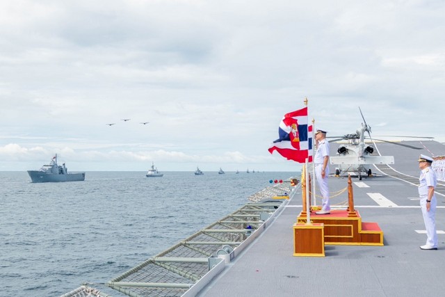 ผบ.ทร.ตรวจเยี่ยมการฝึกยุทธวิธีร่วม และเยี่ยมอำลากองเรือยุทธการ ในโอกาสเกษียณอายุราชการ