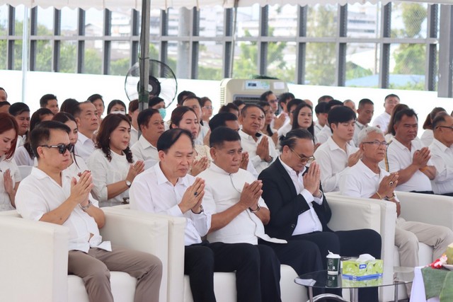 สมุทรปราการ-นายก อบจ.สมุทรปราการ ส่งเสริมกีฬา!! เปิดสนามกีฬาสร้างใหม่ พร้อมบวงสรวงวางศิลาฤกษ์แท่นฐาน รัชกาลที่ 6 เป็นที่สักการะของชาวสมุทรปราการ