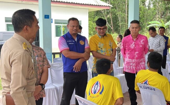 ปัตตานี .- ผู้ว่าฯ ปัตตานีให้กำลังใจผู้ผ่านการบำบัดที่ศูนย์พักคอยฯ ตามโครงการป้องกันและแก้ไขปัญหายาเสพติดจังหวัดปัตตานี กิจกรรมพัฒนาคุณภาพชีวิตผู้ผ่านการบำบัดยาเสพติด