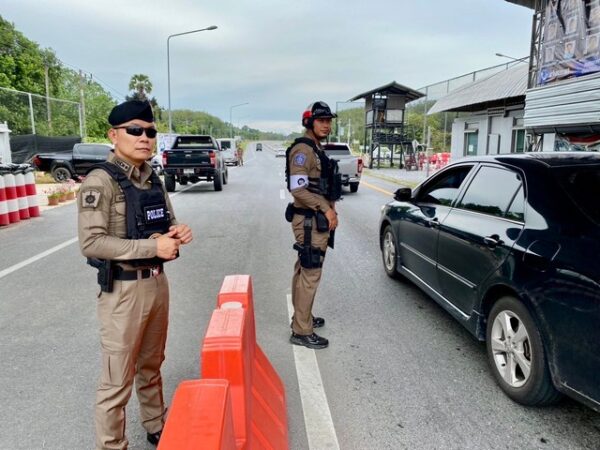 ปัตตานี-สารวัตรใหญ่ สภ.ตาเซะ กำชับตร.ในสังกัดเคร่งครัด กวดขัน สิ่งผิดปกติ และรถต้องสงสัย หลังหน่วยงานความมั่นคง พบว่า การข่าวมีความพยายามก่อเหตุการณ์ในลักษณะใหม่