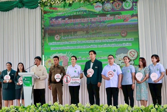 นครปฐม-เครือข่ายผู้ปกครอง ร่วมลงนามในบักทึกข้อตกลง MOU เรื่อง โรงเรียนปลอดบุหรี่ บุรี่ไฟฟ้า และ ยาเสพติด