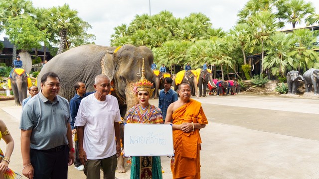 สวนนงนุชพัทยาดูแล ทำคลอดลูกช้าง “พลายศรีวิชัย” อย่างใกล้ชิด สมาชิกใหม่แห่งปางช้าง หลังแม่ช้างเคยพลาดเหยียบลูกช้างเสียชีวิต พร้อมจัดพิธีรับขวัญอย่างยิ่งใหญ่