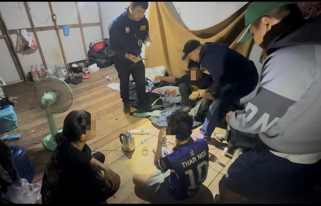 ตำรวจท่องเที่ยวลุยจับ10ผู้ต้องหา! รวบอดีต ‘หน่วยรบพิเศษ หมวกแดง’ พ้นคุกคดีฆ่าไม่นาน ผันตัวค้ายาเสพติด