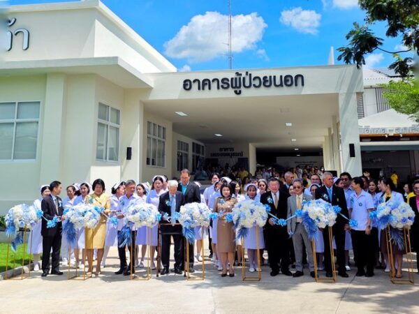 ฉะเชิงเทรา-สสจ.ฉะเชิงเทรา ร่วมพิธีรับมอบ และเปิดอาคารผู้ป่วยนอก “บรรจงอนุสรณ์” รพ.บางคล้า