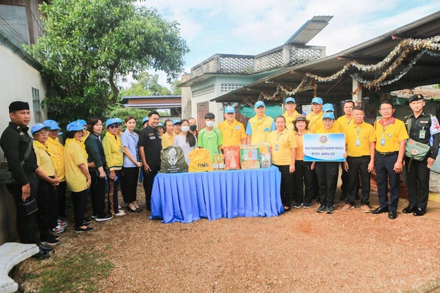 ลำปาง-ผบ.มทบ.32 ส่งมอบความห่วงใย เยี่ยมเยียนผู้ป่วยในพระบรมราชานุเคราะห์ ณ บ้านกาดใต้