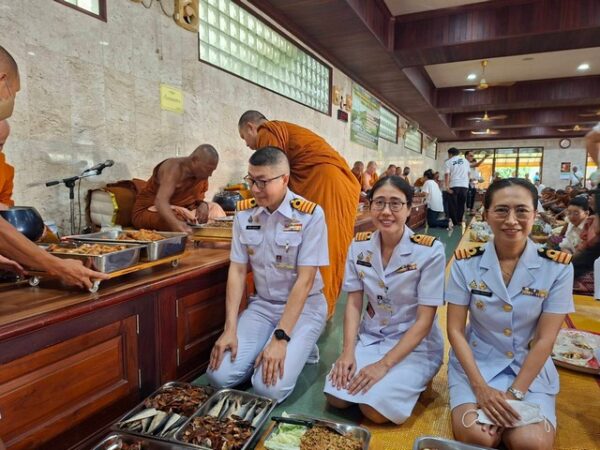 รพ.สมเด็จพระนางเจ้าสิริกิติ์ฯ รับมอบเงินกว่า 1.7 ล้าน งานบุญทอดกฐินสามัคคีวัดธรรมสถิตย์ เพื่อจัดซื้อเครื่องมือแพทย์