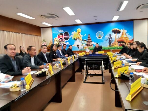 ลำพูน – จังหวัดลำพูน จัดประชุมคณะกรรมการร่วมภาครัฐและเอกชน เพื่อแก้ไขปัญหาทางเศรษฐกิจจังหวัดลำพูน ครั้งที่ 1