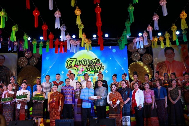 กาฬสินธุ์-อบต.หนองแวงเชิญเที่ยวงานลอยกระทงโคมธุงนุ่งผ้าไทยใส่ผ้าท้องถิ่น