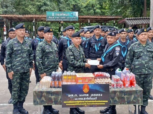 มุกดาหาร -ผบ.กกล.สุรศักดิ์มนตรี พร้อมด้วย ผบ.บก.ควบคุมที่ 1 ลงพื้นที่ซีลเข้มชายแดนป้องกันสิ่งผิดกฏหมาย ตรวจเยี่ยมให้กำลังใจ กำลังพลป้องกันชายแดน ในพื้นที่