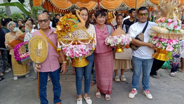 ชลบุรี-แรงศรัทธาล้นวัด กฐินสามัคคีวัดหัวคันทด วัด พุทธศาสนิกชนร่วมงานทอดกฐิน