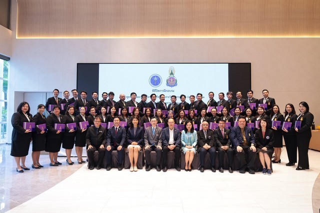 อว. ปิดอบรม “นบม. รุ่น 32” มอบวุฒิบัตร 46 ผู้บริหารมหา‘ลัย ทั่วประเทศ “วราภรณ์” รองปลัด อว. ชี้ เครือข่ายผู้บริหารคือทัพหลักที่สำคัญ ดันมหาวิทยาลัยไทย สู่เวทีโลก