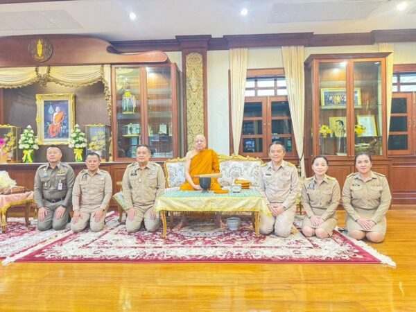 ปทุมธานี“พ่อเมืองปทุมธานี”คนใหม่ เข้ากราบนมัสการเจ้าคณะจังหวัดปทุมธานี(ธรรมยุต)เพื่อความเป็นสิริมงคล ในโอกาสเข้ารับตำแหน่งผู้ว่าปทุมธานี คนที่ 62