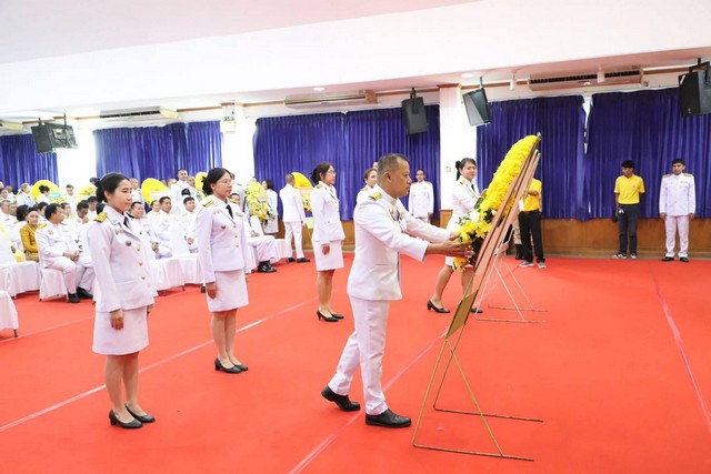 ปทุมธานี ร่วมน้อมรำลึกในพระมหากรุณาธิคุณ พระบาทสมเด็จพระบรมชนกาธิเบศร มหาภูมิพลอดุลยเดชมหาราช บรมนาถบพิตร เนื่องใน “วันนวมินทรมหาราช” ประจำปี 2568