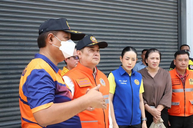ปทุมธานี ตรวจสอบเหตุเพลิงไหม้โกดังให้เช่า ในพื้นที่ อ.คลองหลวง ย้ำเจ้าหน้าที่ตรวจสอบความปลอดภัยโครงสร้างอาคาร และป้องกันเหตุโกดังที่เหลือ