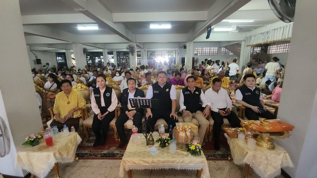 ปทุมธานี นายกแจ๊ส นายกยุทธ จัดยิ่งใหญ่ทอดกฐินสามัคคีวัดกล้าชอุ่ม ถวายเงินสร้างเมรุ