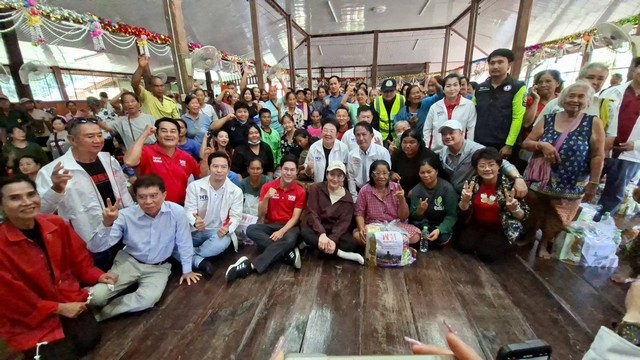 อุตรดิตถ์-‘แพทองธาร’ นำทีมเพื่อไทยลงอุตรดิถต์จุดแรก อ.ทองแสนขัน ลุยน้ำท่วมช่วยเหลือประชาชน พร้อมพูดคุยให้กำลังใจพร้อมผลักดันช่วยเหลือและเยียวยาผ่าน สส. ในพื้นที่ให้ถึงที่สุด