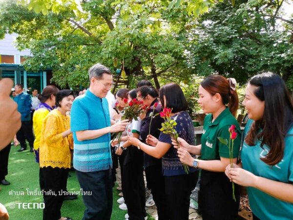 ลพบุรี -ผู้ว่าราชการจังหวัดลพบุรีสักการะพระเถระชั้นผู้ใหญ่และสิ่งศักดิ์สิทธิ์ในจังหวัดลพบุรี เนื่องในโอกาสเกษียณอายุราชการ