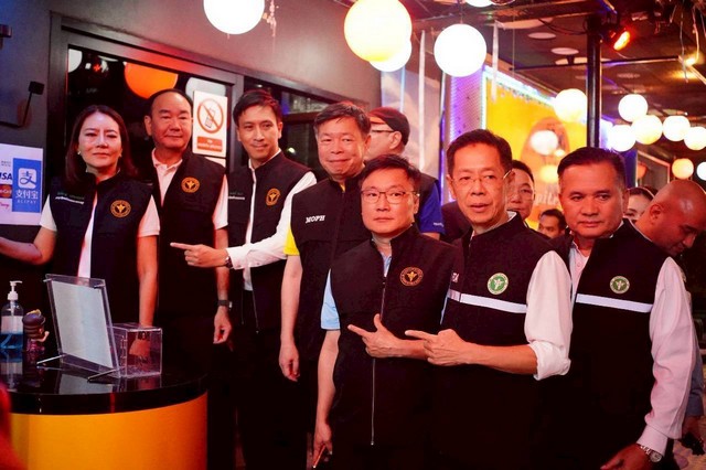 สบส. ร่วมทีมเลขา รมว. สธ. ลงตรวจสถานประกอบการย่านสีลม