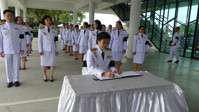 อ่างทอง- อัยการจังหวัดอ่างทอง ลงนามถวายความอาลัยสมเด็จพระนางเจ้าสิริกิติ์ พระบรมราชินีนาถ พระบรมราชชนนีพันปีหลวง