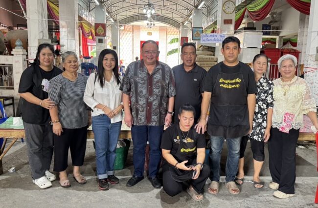 นนทบุรี-ผู้ตรวจการอัยการพร้อมคณะที่ปรึกษาจัดโรงทาน ออส่วนหอยนางรม ลูกชิ้นทอด บาร์บีคิว ทำบุญ “โรงทานน้ำใจ ทอดกฐินวัดคงคา”