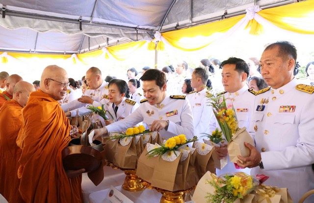 กาฬสินธุ์-จัดพิธีสวดพระพุทธมนต์ทำบุญตักบาตร เนื่องในวันนวมินทรมหาราช